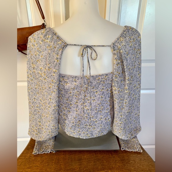 LN ASTR BLUE DITSY BLOUSE. FULLY LINED, RUFFLED FRONT, LONG SLEEVE-SMOCKED CUFF - Picture 3 of 8